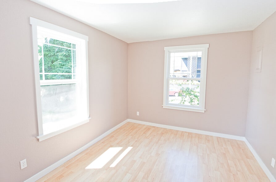 Building Photo - 1425 E Yesler Way