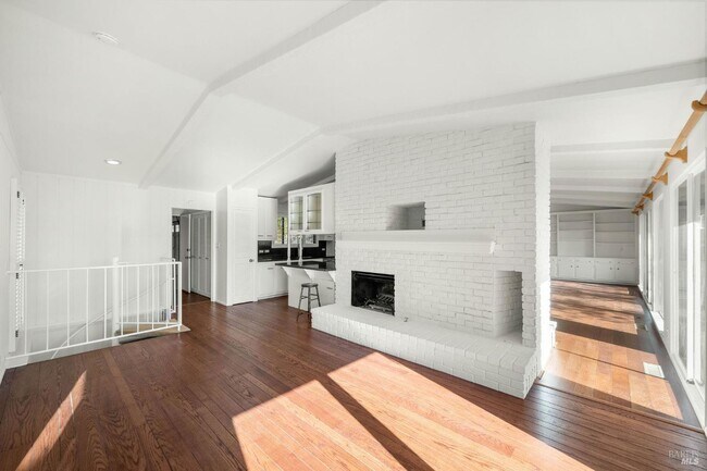 Building Photo - 121 Knoll Pl