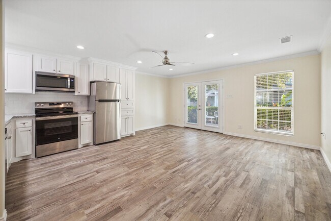 Building Photo - 300 Pecore St