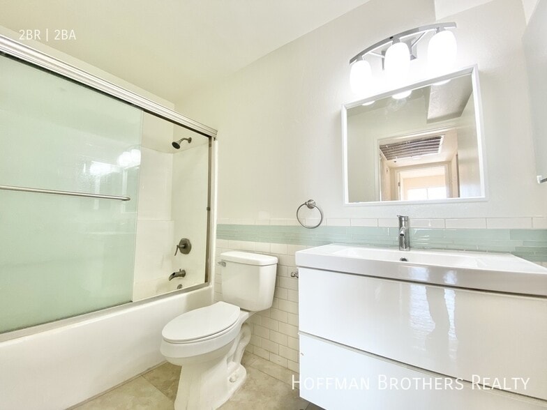 Building Photo - 8569 Burton Wy