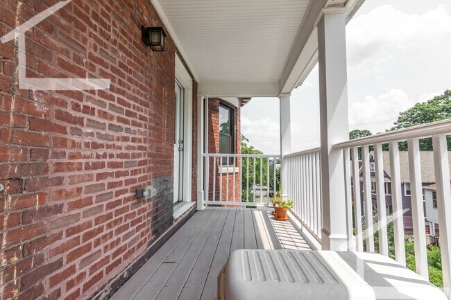 Building Photo - 30-40 Linden St