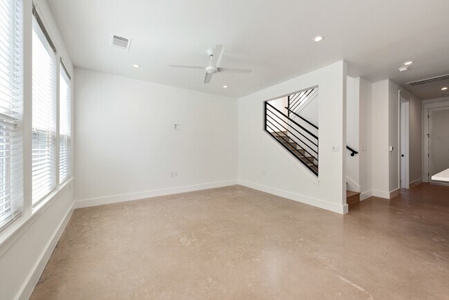 Building Photo - 1203 W 22nd St