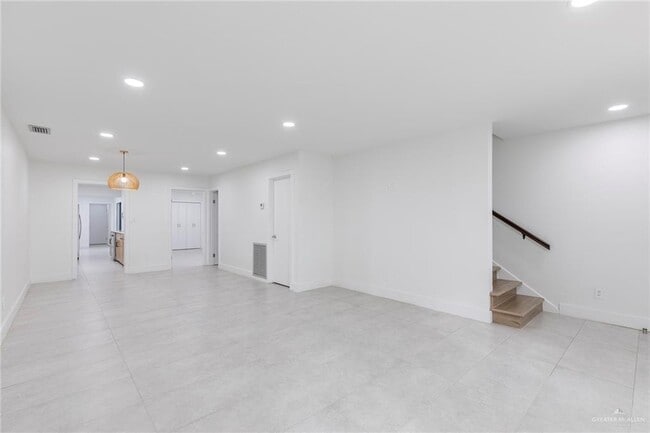 Building Photo - 21 S 5th St