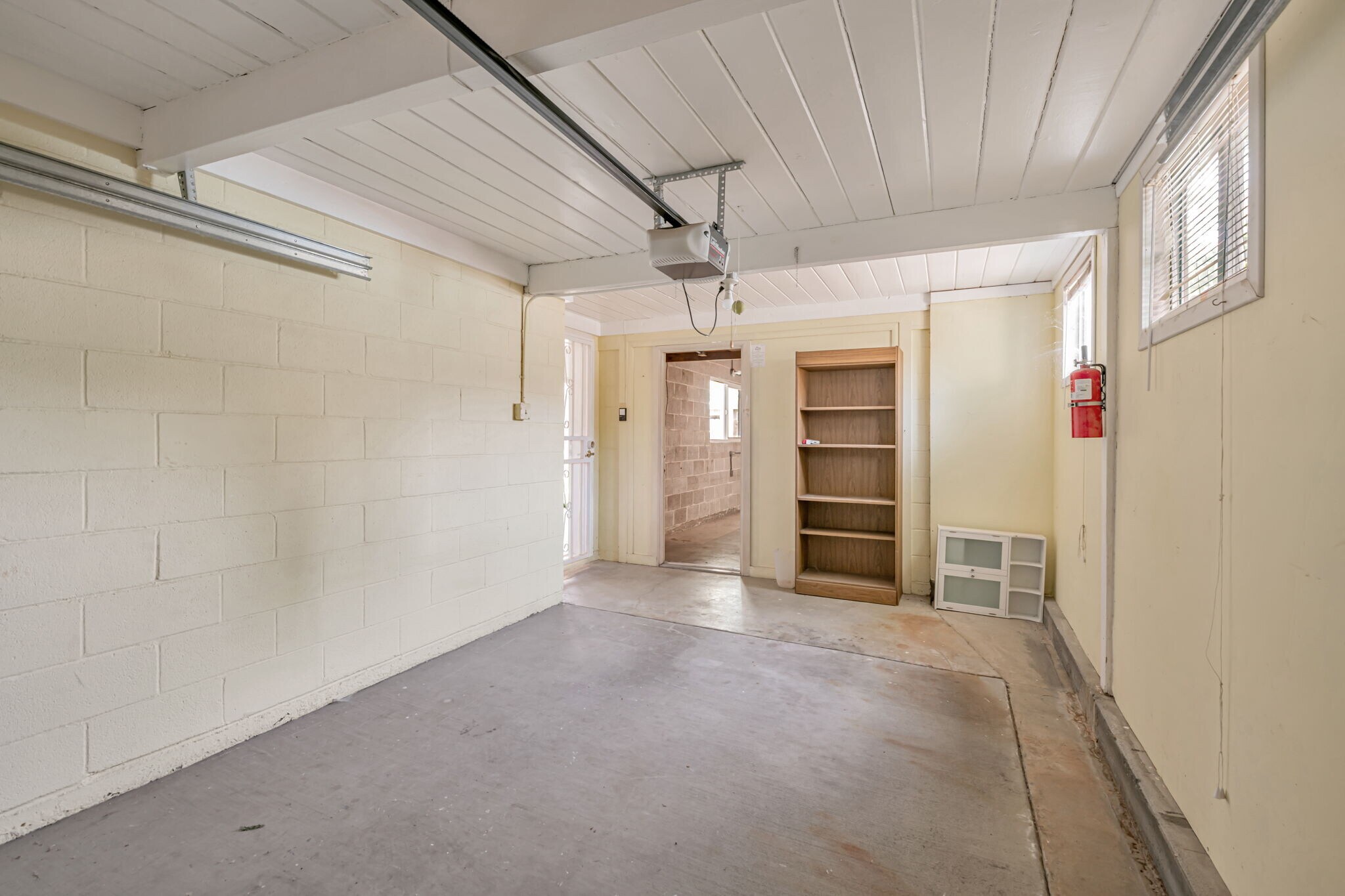 Building Photo - 5400 Valletta Way