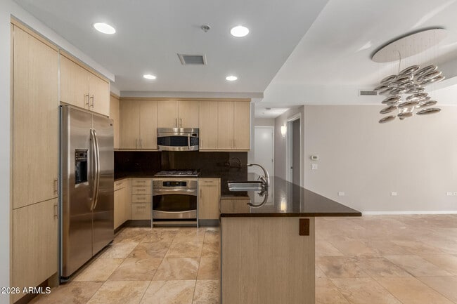 Building Photo - 7117 E Rancho Vista Dr