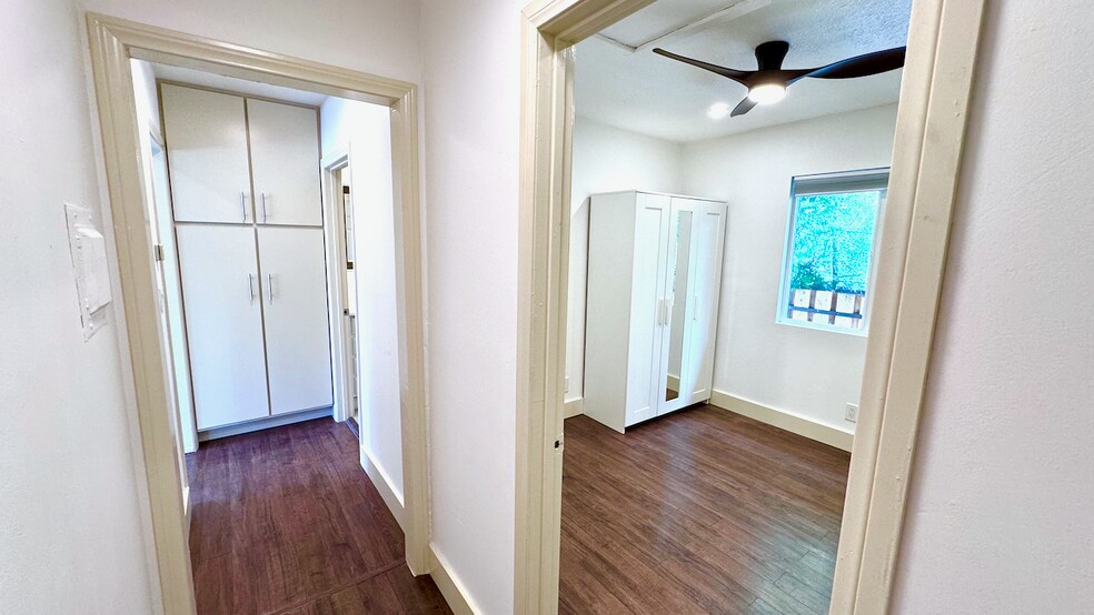 hallway into 1st bedroom - 2821 1/2 S Sycamore Ave