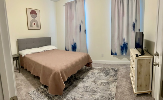 Building Photo - Room in Townhome on Judson Ave