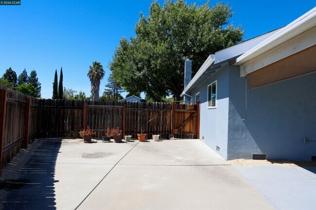 Building Photo - 3330 Claudia Dr