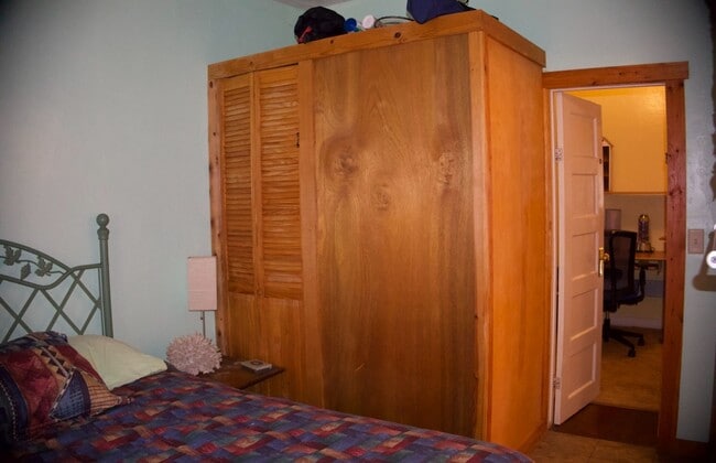 Building Photo - 3 Bedrooms 2 baths Beach House in the City...