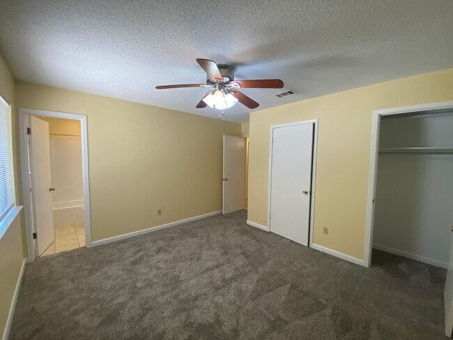 Building Photo - 3235 Auburn Pkwy