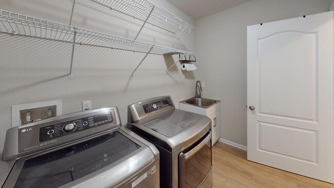 Building Photo - 15790 Whitebark Dr