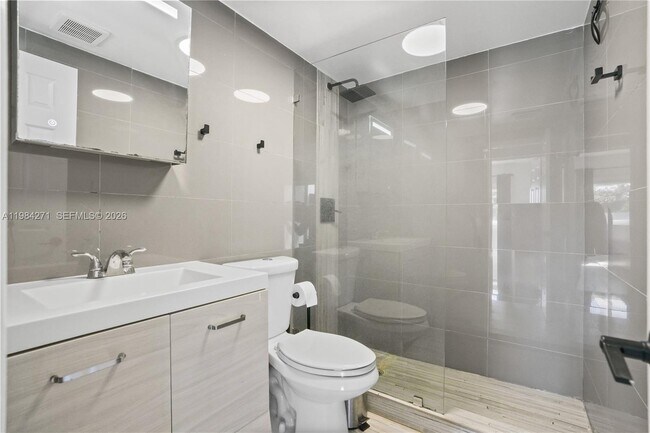 Building Photo - 13105 Ixora Ct