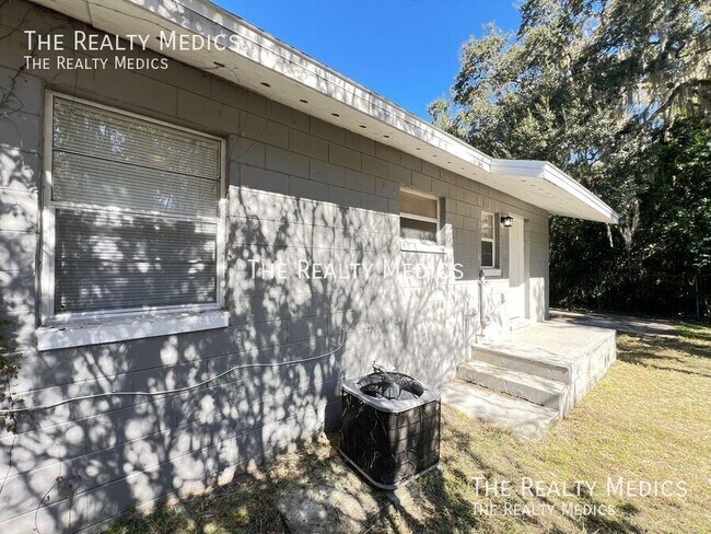 Building Photo - 1118 Tuskegee St