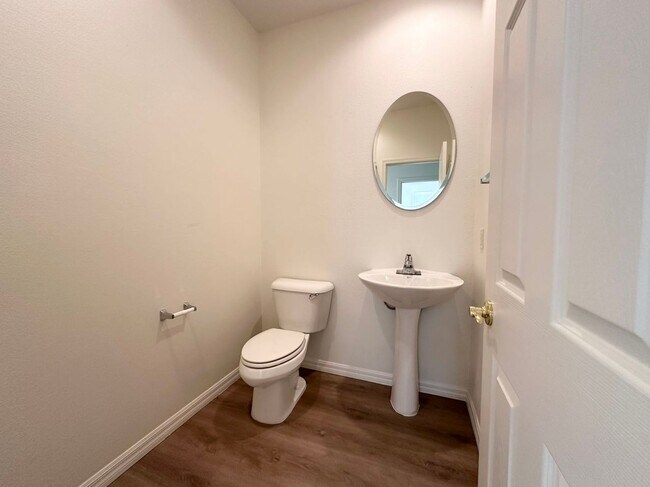 Building Photo - 4684 Riva De Romanza St