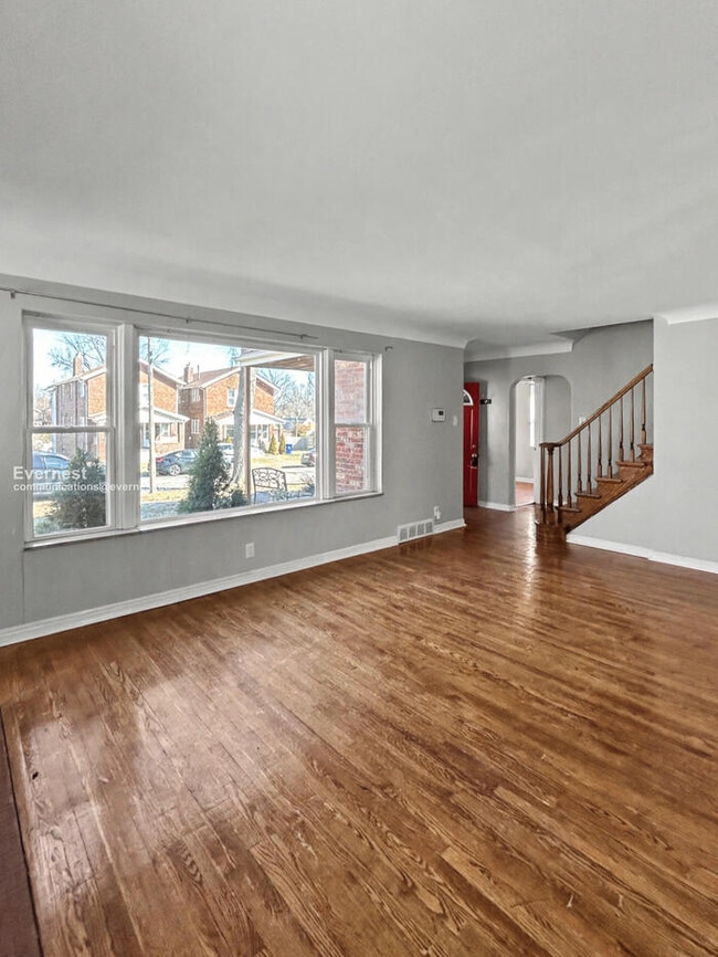 Building Photo - University City Charm Meets Modern Comfort / 4 Beds & 2 Baths / Available Now!