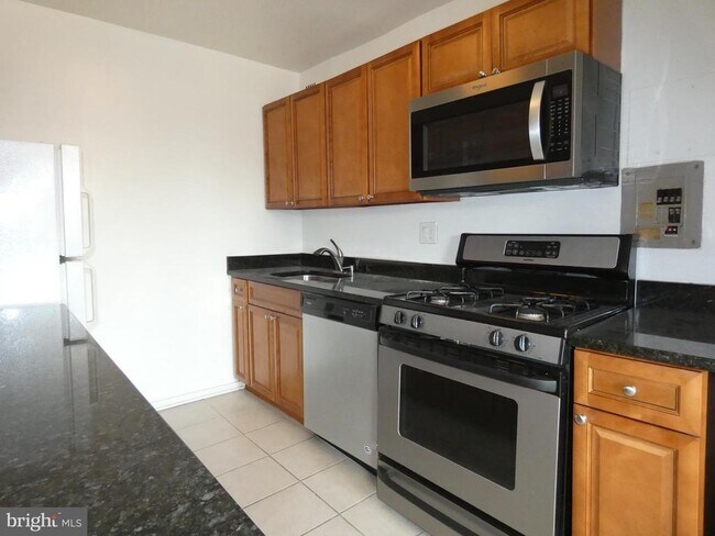 Building Photo - 1300 S Arlington Ridge Rd