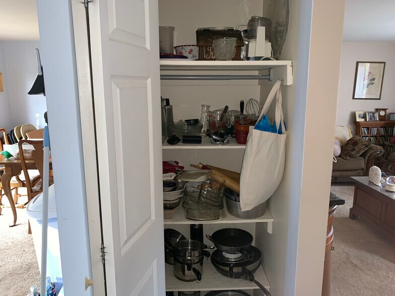 Building Photo - 4304 Royalview Dr