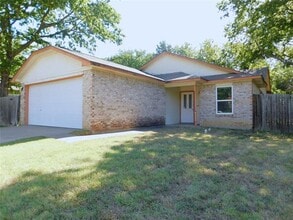 Building Photo - 404 Pace Dr
