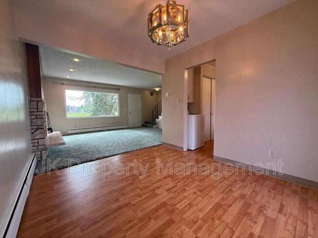 Building Photo - 820 2nd Ave NW