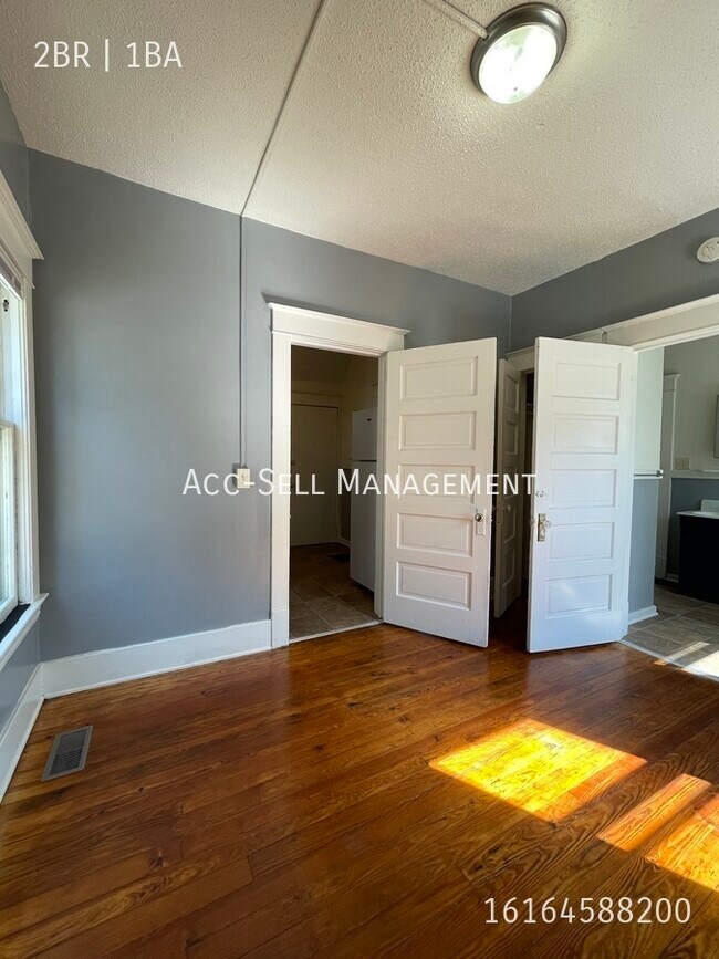 Building Photo - 319 Lane