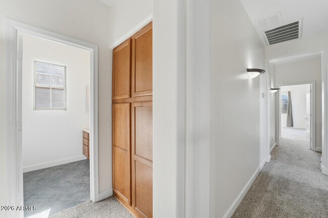 Building Photo - 15391 W Dreyfus St