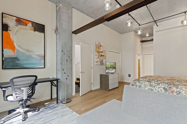 Building Photo - Pearl District Townhome