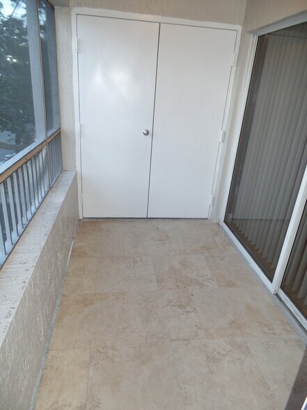 Building Photo - 2820 N Oakland Forest Dr