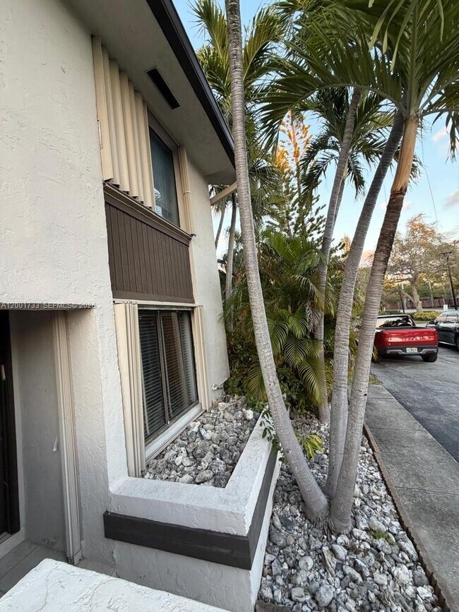 Building Photo - 2661 NE 164th St