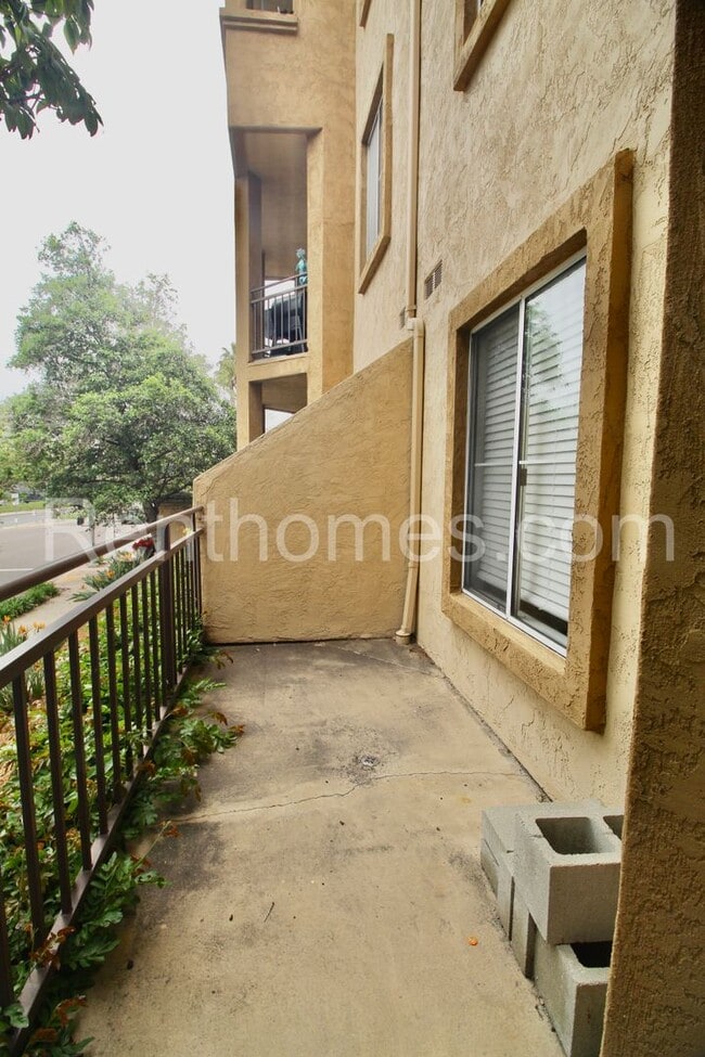 Building Photo - 510 Camino De La Reina