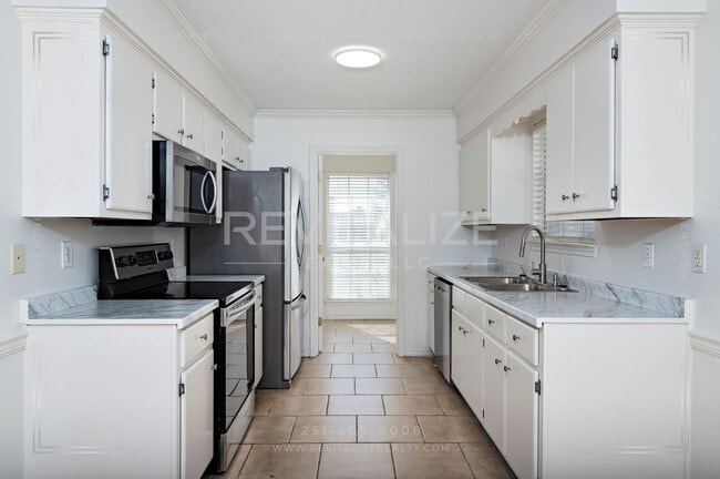 Building Photo - Charming 3-Bed 2-Bath Brick Home in West Mobile