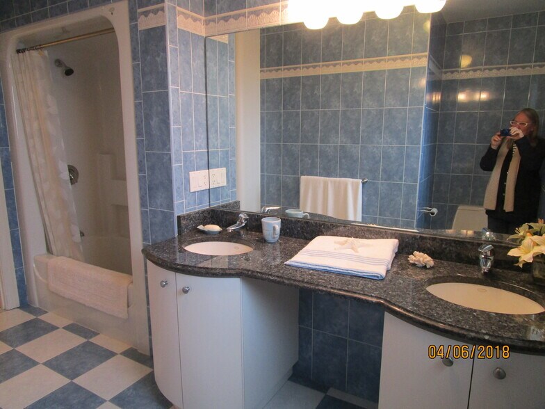 double sink bathroom for bedrooms 3 & 4 - 103 Summer St