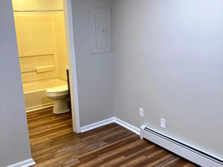 Building Photo - 81 E Broad St