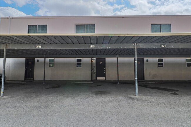Building Photo - 2744 Briarhurst Dr
