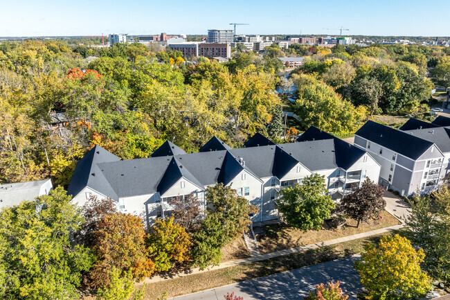 Aerial - 1006 Oakcrest Street Apartments