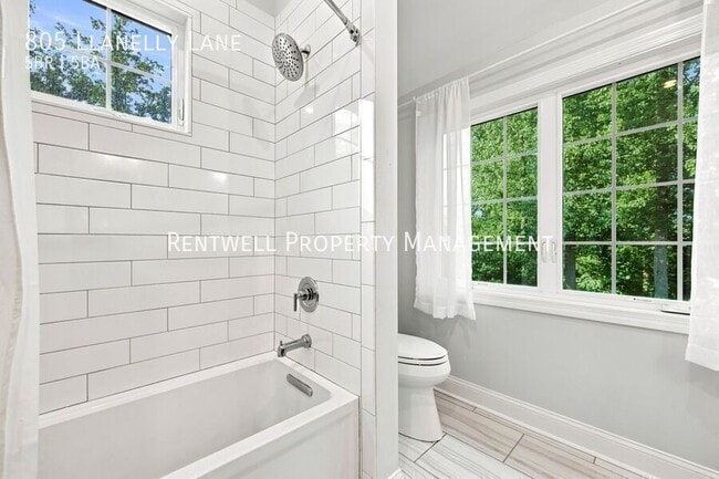 Building Photo - 805 Llanelly Ln