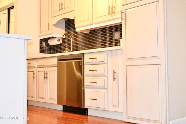 Building Photo - 30 Meadow Green Cir