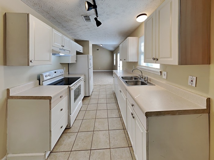 Building Photo - 97 Royce Dr