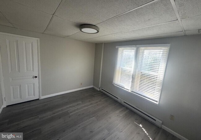 Building Photo - 18 N Pearl St