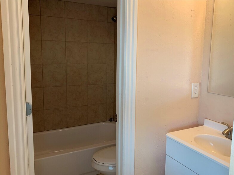 Building Photo - 4631 Timberwood Dr