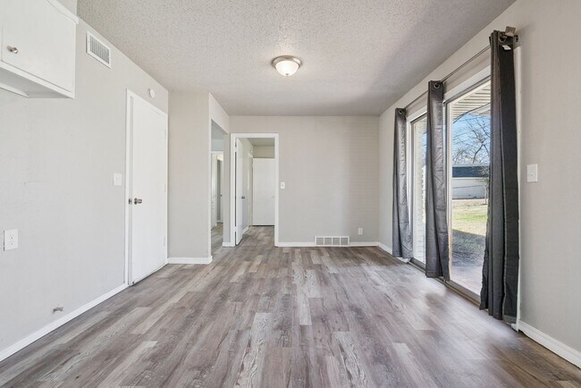 Building Photo - 3 bed, 1 bath home in OKC,OK