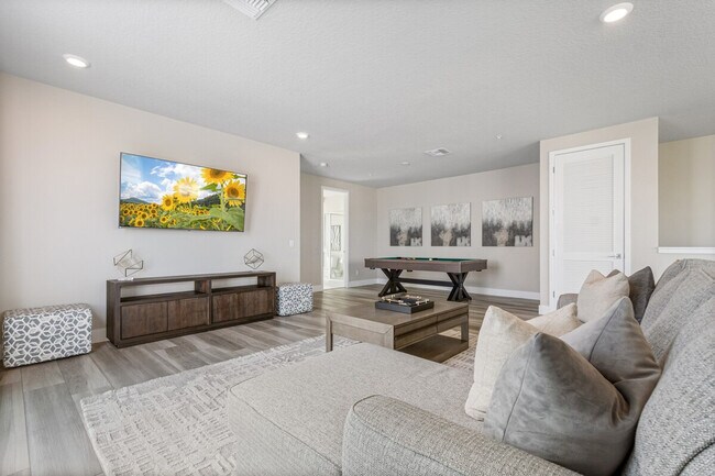 Building Photo - 7740 Sandy Ridge Dr