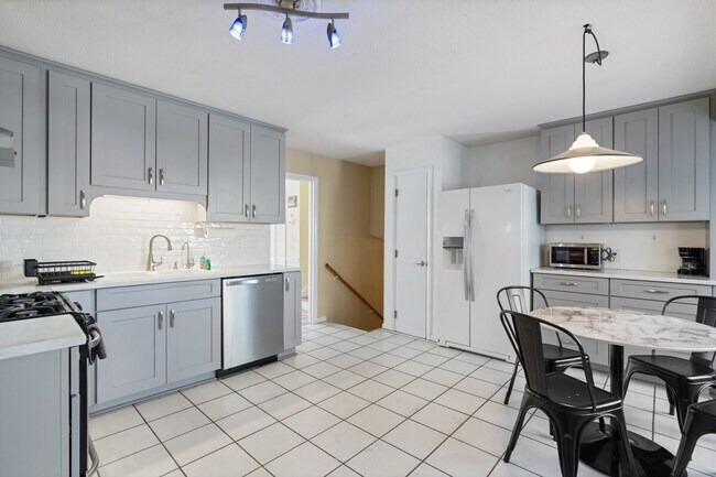 Building Photo - 750 SE Maynard Rd