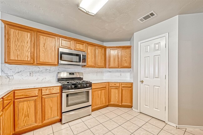 Building Photo - 758 Brushy Glen Dr