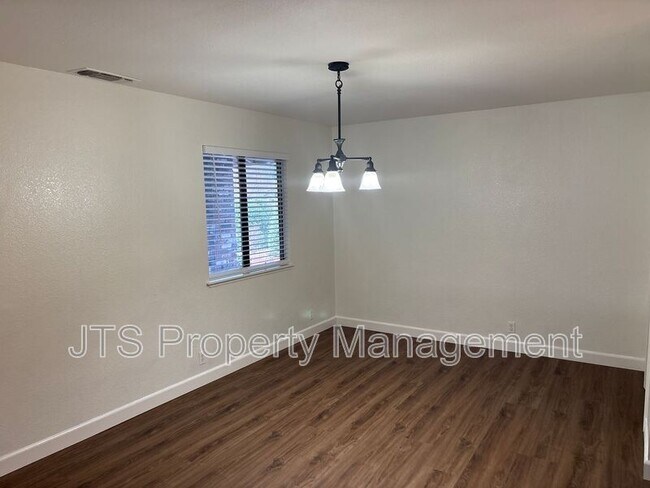 Building Photo - 5140 Linda Lou Dr