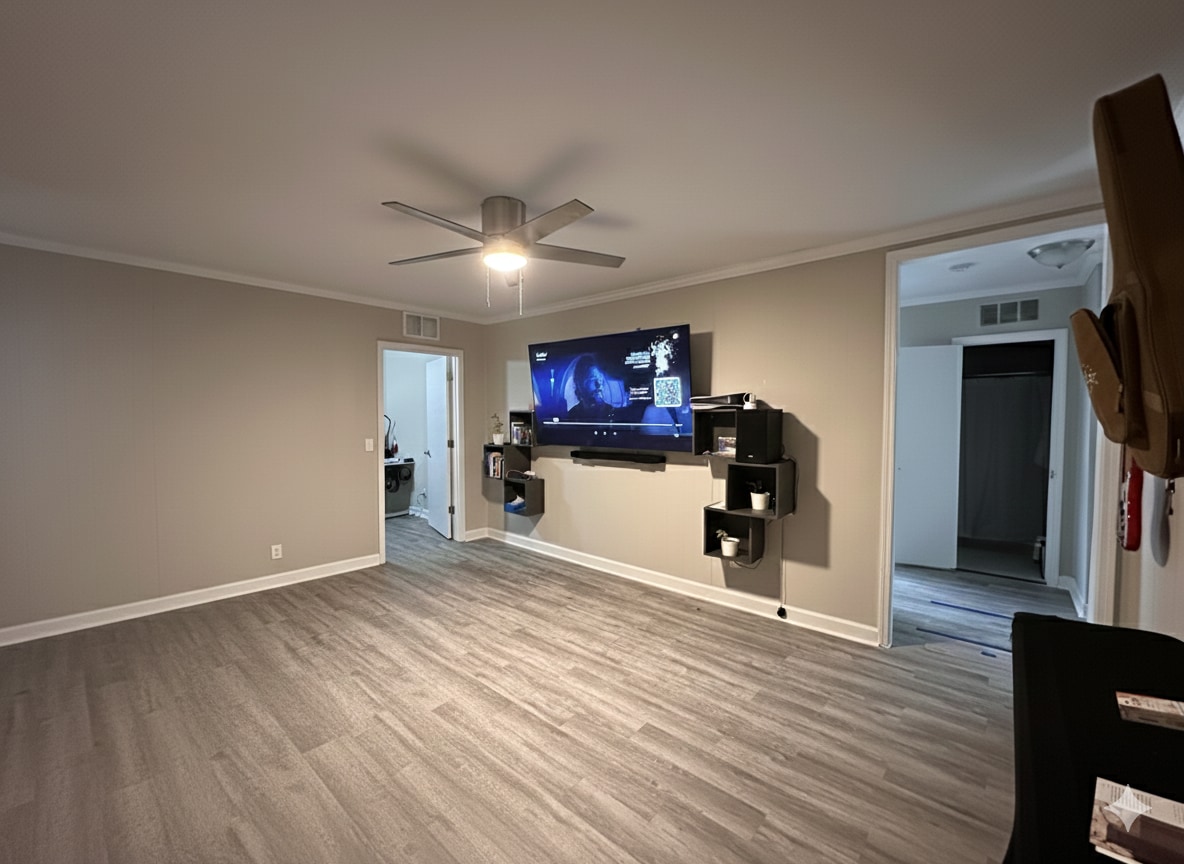 Living room - 3704 Riviera Rd