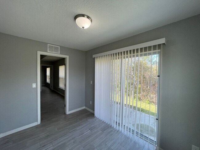 Building Photo - Modern 3-Bedroom Home with Office & Spacious Yard in Deltona Lakes!