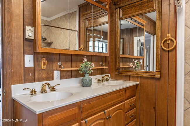 Building Photo - 309 Pinecrest Court Rd