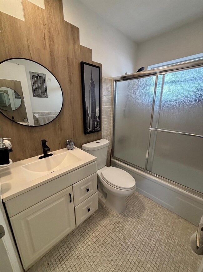 Building Photo - 4310 NW 12th Ct