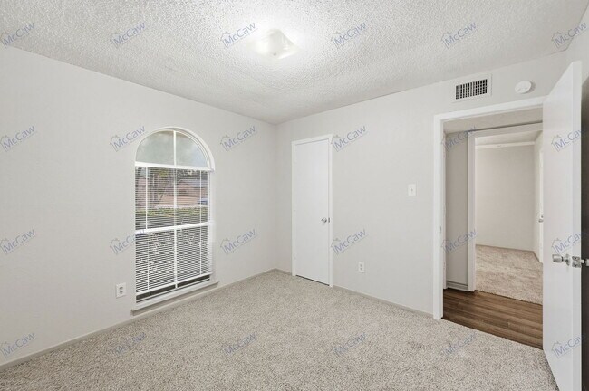 Building Photo - 2602 Burningtree Ct