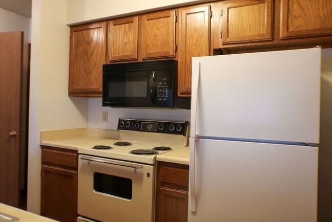 Building Photo - $1,195 | 2 Bedroom, 2 Bathroom Apartment |...